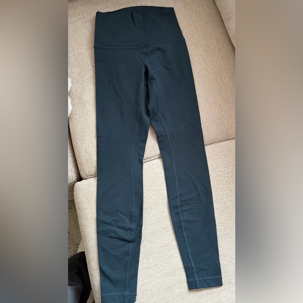 Lululemon navy blue leggings; size 6